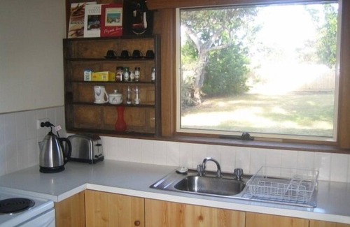 Cowes House | Atmospheric mudbrick cottage - 300m to beach and close to Cowes town.