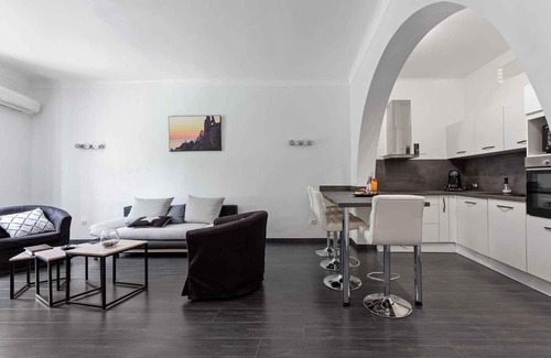 Ajaccio Apartment | Attractive 3-star F2 apartment with all comforts in the center of Ajaccio (2/4 people)