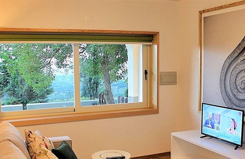 Alpedrinha House | Attractive holiday home in Alpedrinha with private garden