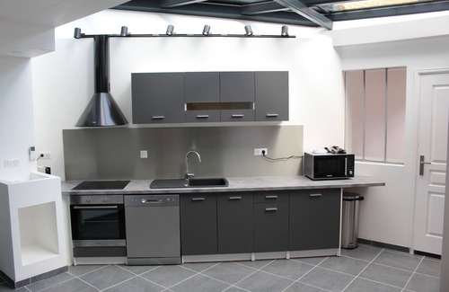 Roye Apartment | Atypical apartment with veranda in city center