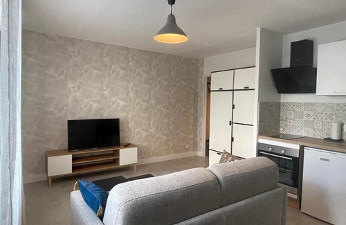 Gap Apartment | Au calme proche centre-ville, studio rénové avec équipements neufs et parking privé