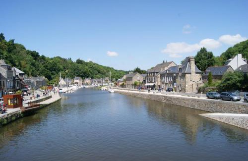 Lanvallay Apartment | Au Fil De L'Eau - Le Bord de Rance