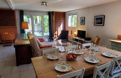 Bagneres-de-Luchon Apartment | Au Petit Sequoia - Appt avec vue montagne