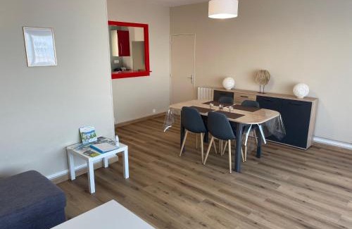 Veulettes-sur-Mer Apartment | Au point de vue : Appartement face à la mer.