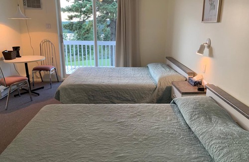 Lac-Bouchette Hotel | Auberge Motel Panorama
