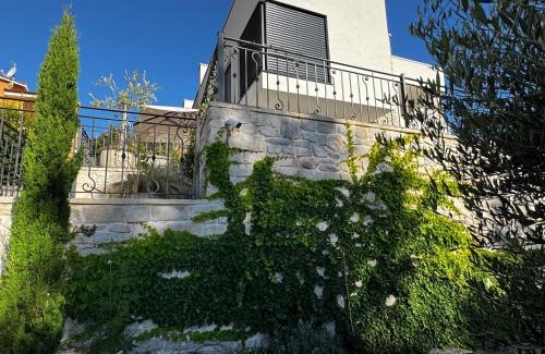 Lovran Apartment | Aura Adriatica Olive - Luxury Apartment, private pool, sea view, parking
