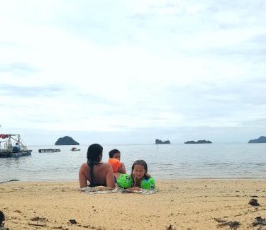 Langkawi House | Aura Bluewave Seaview Homestay and Mini Beach Cafe