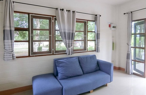 Ban Pong Hotel | Aura Park Resort