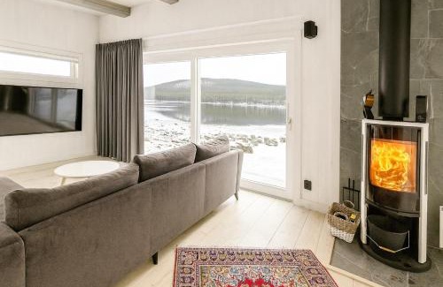 Jukkasjarvi Villa | Aurora Jukkas Riverside Lodge