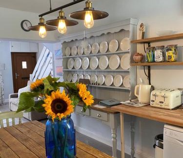 Glastonbury House | Aurora Tor