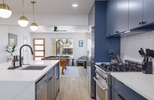 Holly House | AustinEastBird:5* Location, Hot Tub, Games, Sleeps18