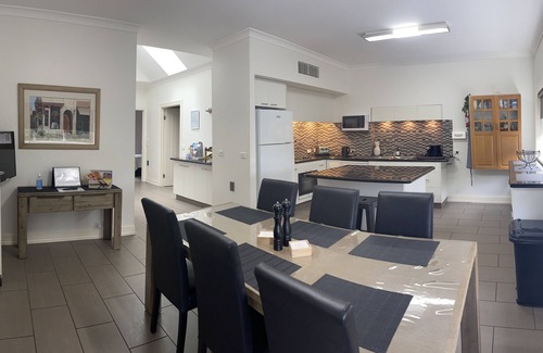 Dennington House | Austral Place 88 via Merri River