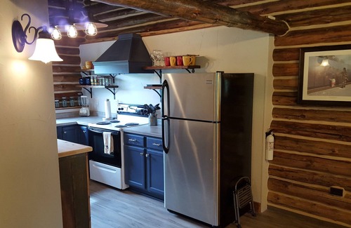 Benchmark Cabin | Authentic Black Hills Creekside Cabin