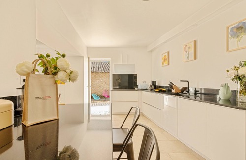 Cabrieres-d'Avignon House | Authentic Provencal farmhouse with pool for rent in Provence - L'Evasion