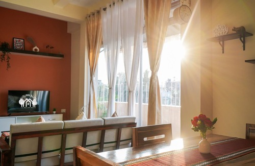 Sualkuchi Apartment | Autumn Bliss: Cozy 2-Bedroom Apartment in Guwahati with WiFi & AC Comforts