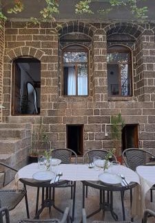 Sur House | Ava House