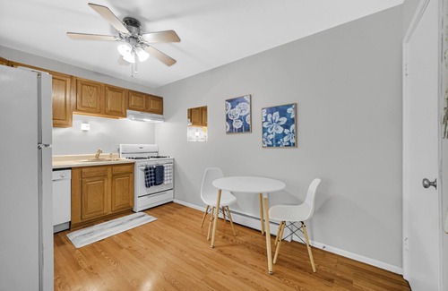 Crown Point Apartment | AVAIL 10/29- 1 bed/1 bath downtown Crown Point