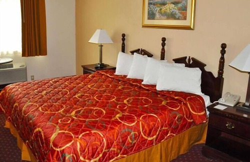Sandusky Hotel | Avalon Inn