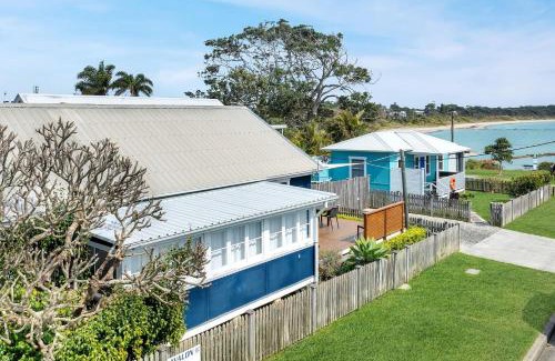 Currarong House | Avalon vintage beachside family getaway