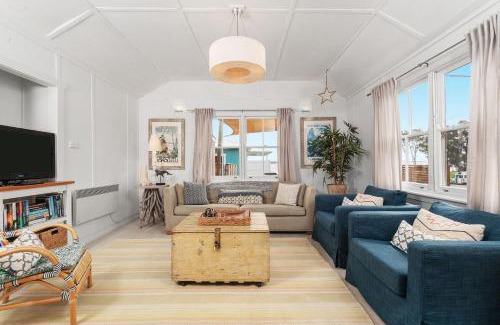 Currarong House | Avalon vintage beachside family getaway