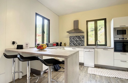 Sao Vicente Ski Chalet | Avo Maria House by Atlantic Holiday