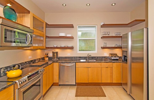 West Bay House | Avocado Cottage: Boutique Oceanfront Micro-Resort 10 mins from Seven Mile Beach