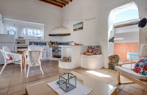 Haria House | Award-Winning Holiday Home "Casita Carmelo" with Mountain Views and Pool