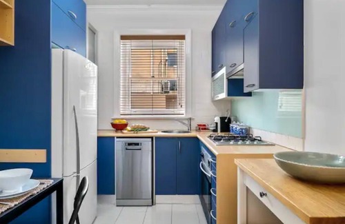South Melbourne Apartment | Awesome Albert Park Art Deco 2 Bedroom Apt. Bevan2