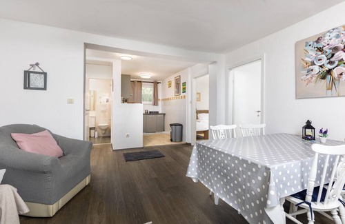Njivice Apartment | Awesome apartment in Njivice with WiFi