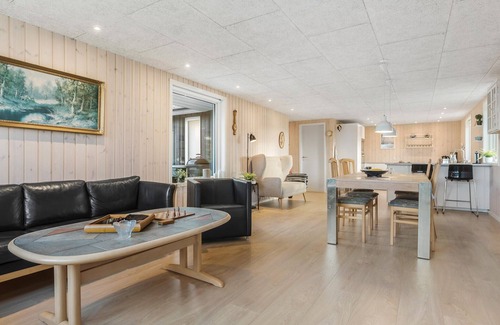 Trend House | Awesome home in Løgstør with WiFi