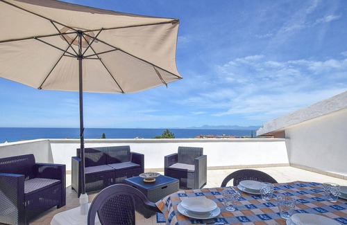 Santa Maria di Castellabate House | Awesome Home in Maria di Castellabate With Wifi and 2 Bedrooms