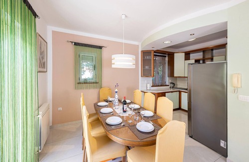 Trilj House | Awesome home in Trilj