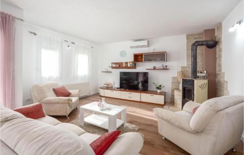 Tugare House | Awesome Home In Tugare With Kitchen