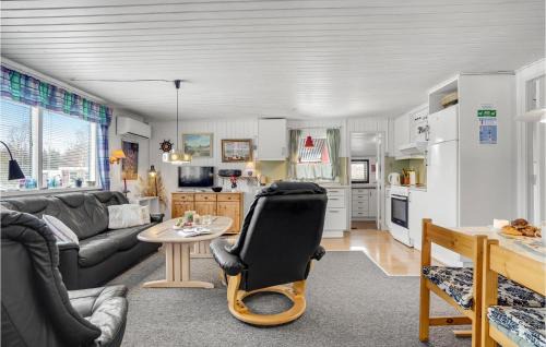 Sønder Nissum House | Awesome Home In Ulfborg With Kitchen