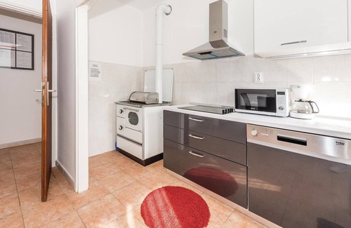 Unesic House | Awesome home in Unesic with WiFi