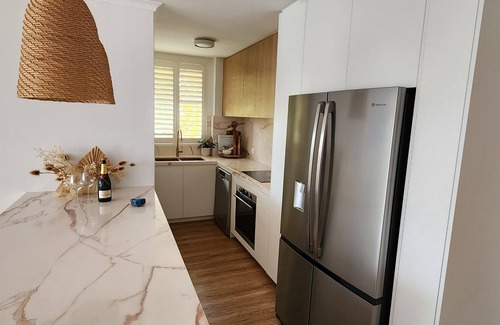 Wollongong CBD Apartment | Awesome outlook of Blue Mile Wollongong, beaches, pools, restaurants, harbour