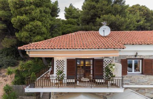 Psakoudia House | Azure Breeze - Coastal Chic Getaway by the Sea