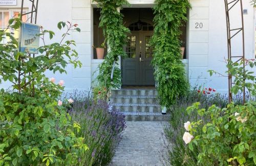 Glemminge House | B&B Österlens RosenTrädgård