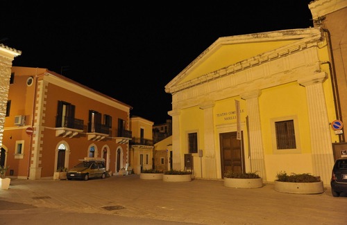 Comiso Apartment | B & B "Al Teatro" in the heart of Comiso