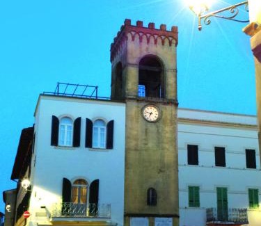 Contrada Castello Bed & Breakfast | B&B La Loggia e L’Orologio