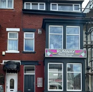 Blackpool Town Center House | B&B Runway Blackpool - Minutes From Winter Gardens - Dog Friendly - Exceptionally Quiet - Very Close H&A Social Club