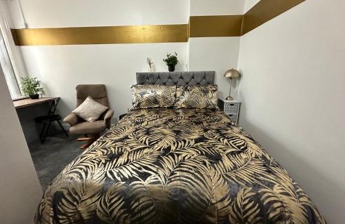 Blackpool Town Center House | B&B Runway Blackpool - Minutes From Winter Gardens - Dog Friendly - Exceptionally Quiet - Very Close H&A Social Club