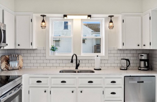 Shenandoah Cottage | B & W Cottage