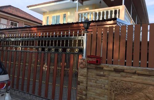 Hat Chao Samran House | Baan Sea Cream