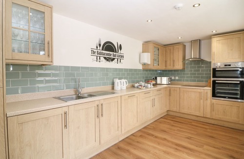 Torquay Cottage | BABBACOMBE HALL, family friendly, with hot tub in Babbacombe