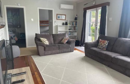 Two Mile Bay House | Bach 70