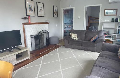 Two Mile Bay House | Bach 70