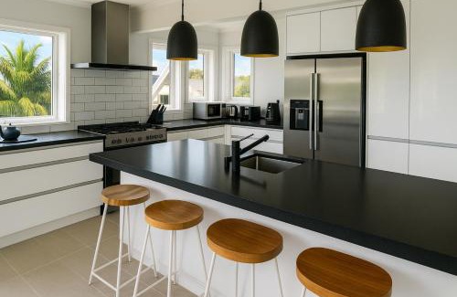Mount Maunganui Bed & Breakfast | Bach By The Beach