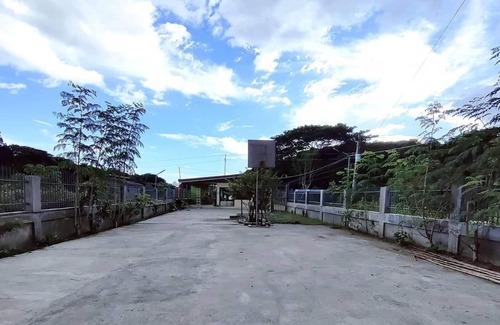 Urdaneta City Apartment | Bachelor Pad w/NetFlix,Halfcourt and unlimited Wifi