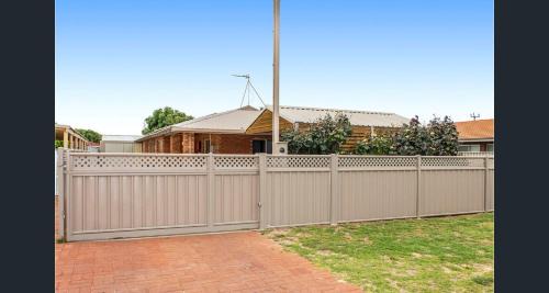 Lancelin House | Back beach bungalow